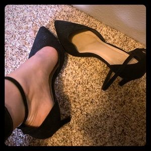 Chic black pointed toe heels